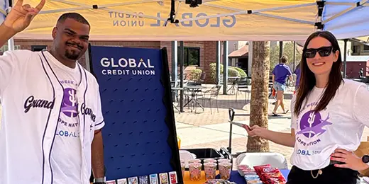 Global reps greeting students in Welcome Week